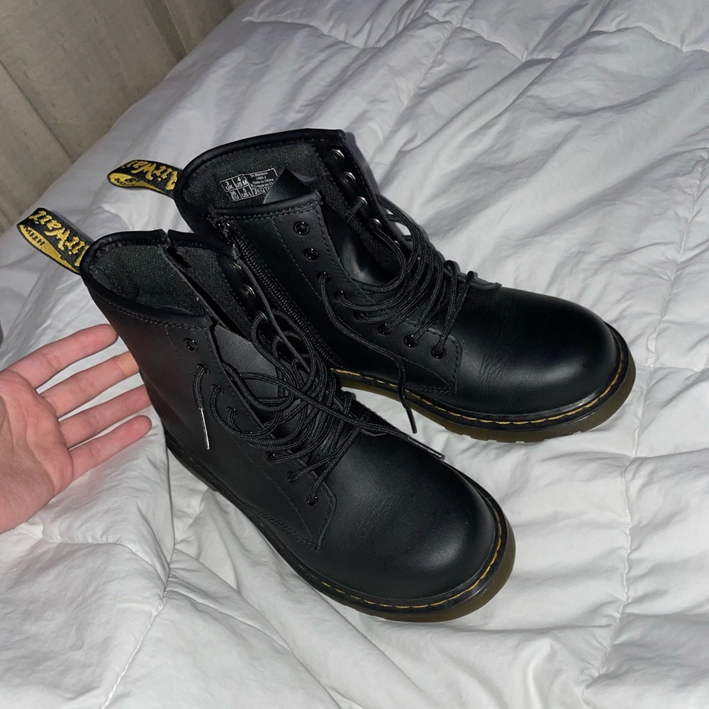 Black dr.martens